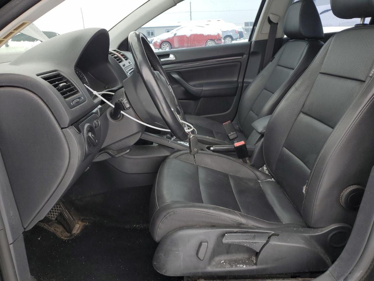 2010 Volkswagen Jetta - Image 7