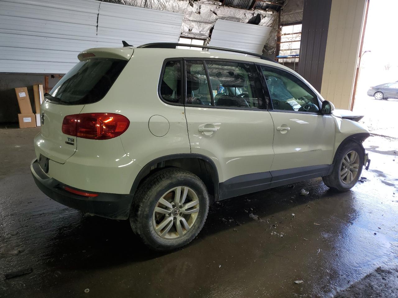 2017 Volkswagen Tiguan - Image 3