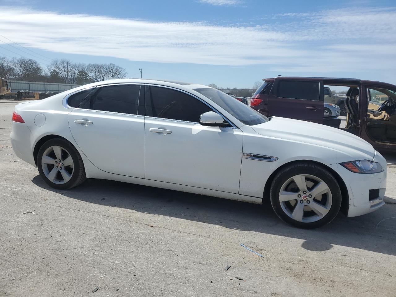 2018 Jaguar XF - Image 4