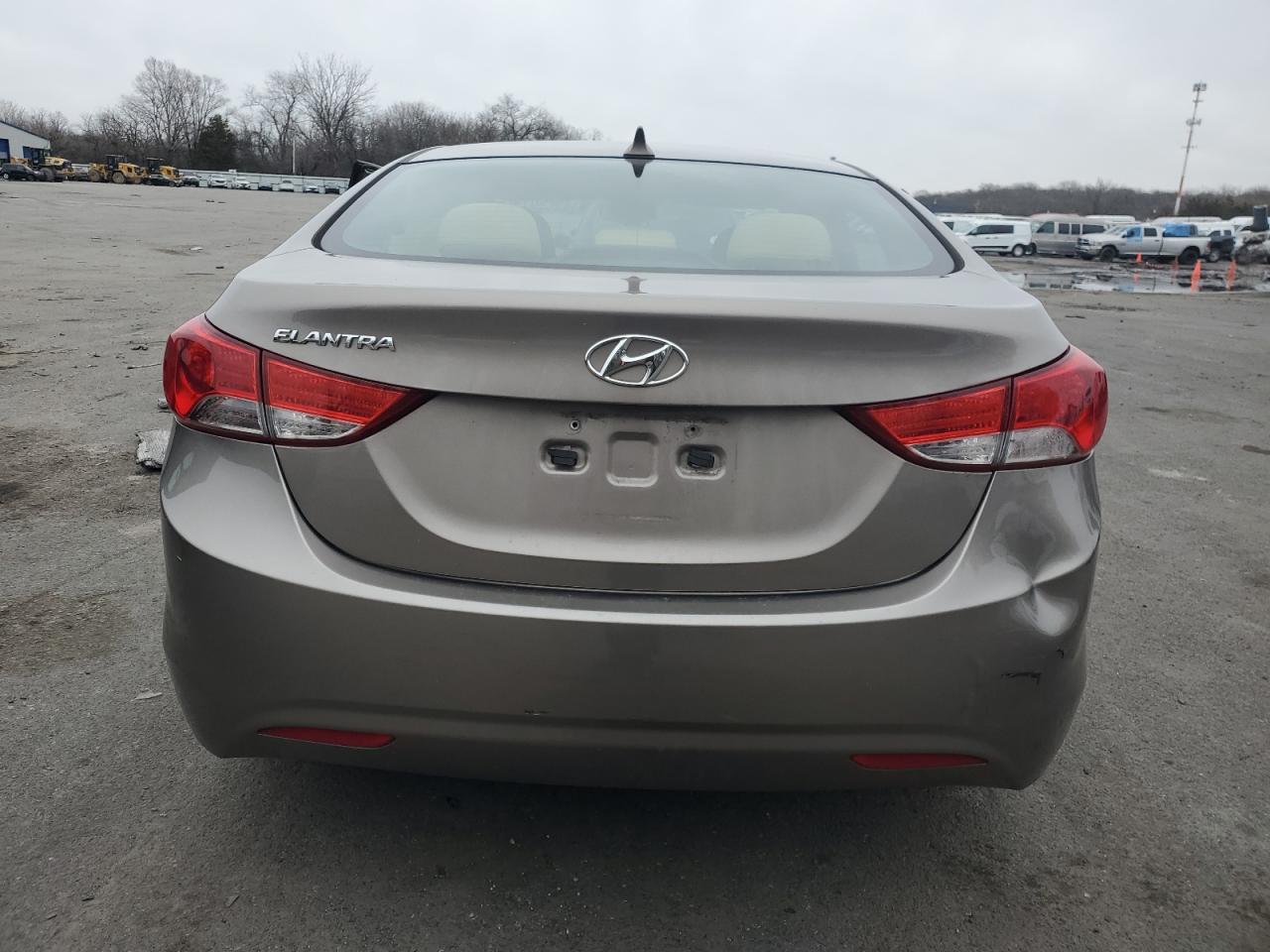 2013 Hyundai Elantra - Image 6
