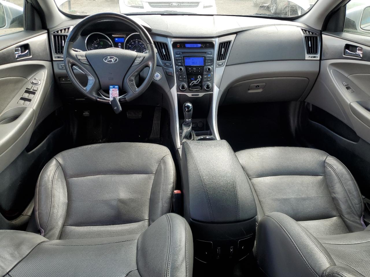 2012 Hyundai Sonata - Image 8