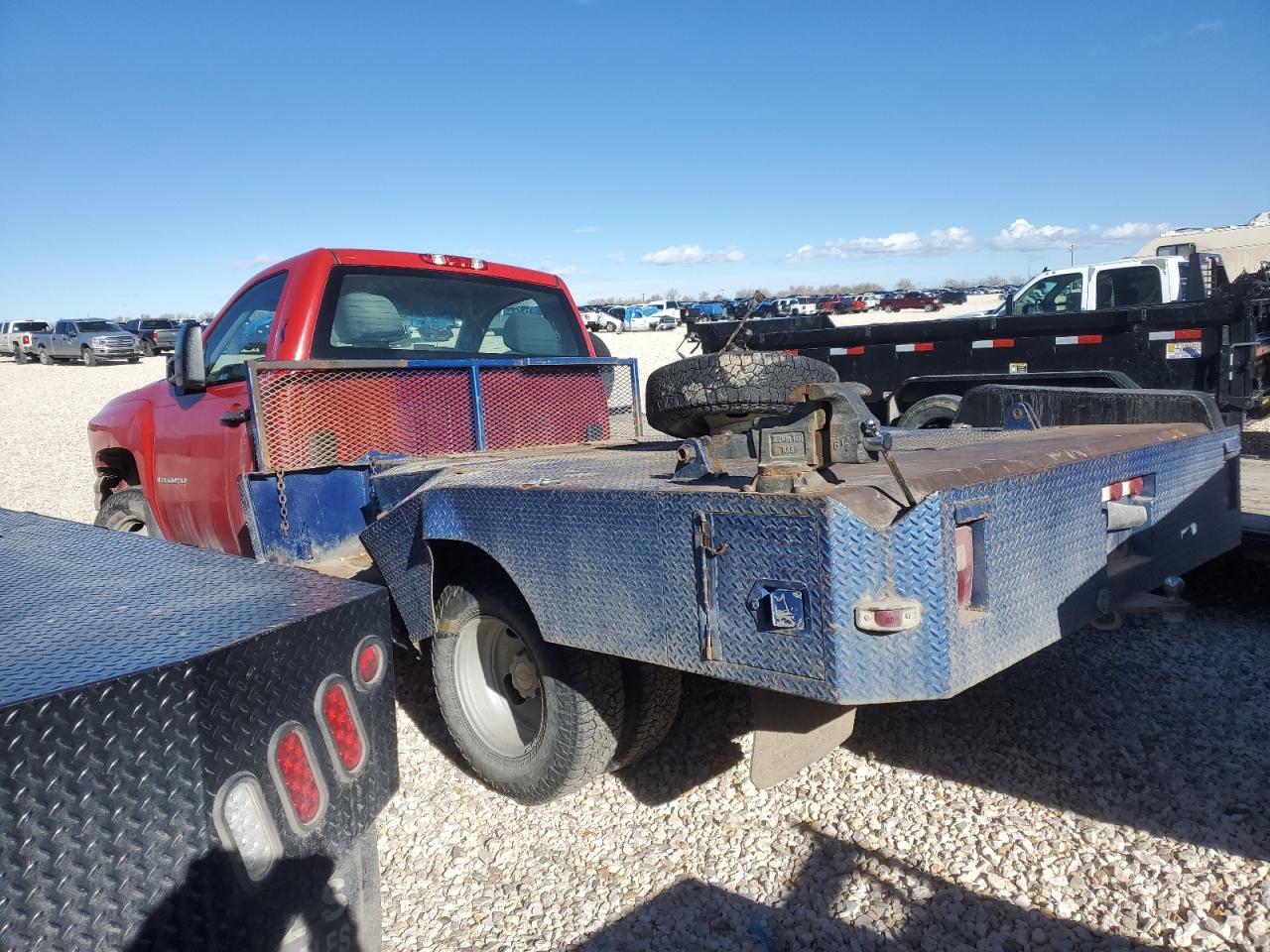 2007 Chevrolet Silverado - Image 2