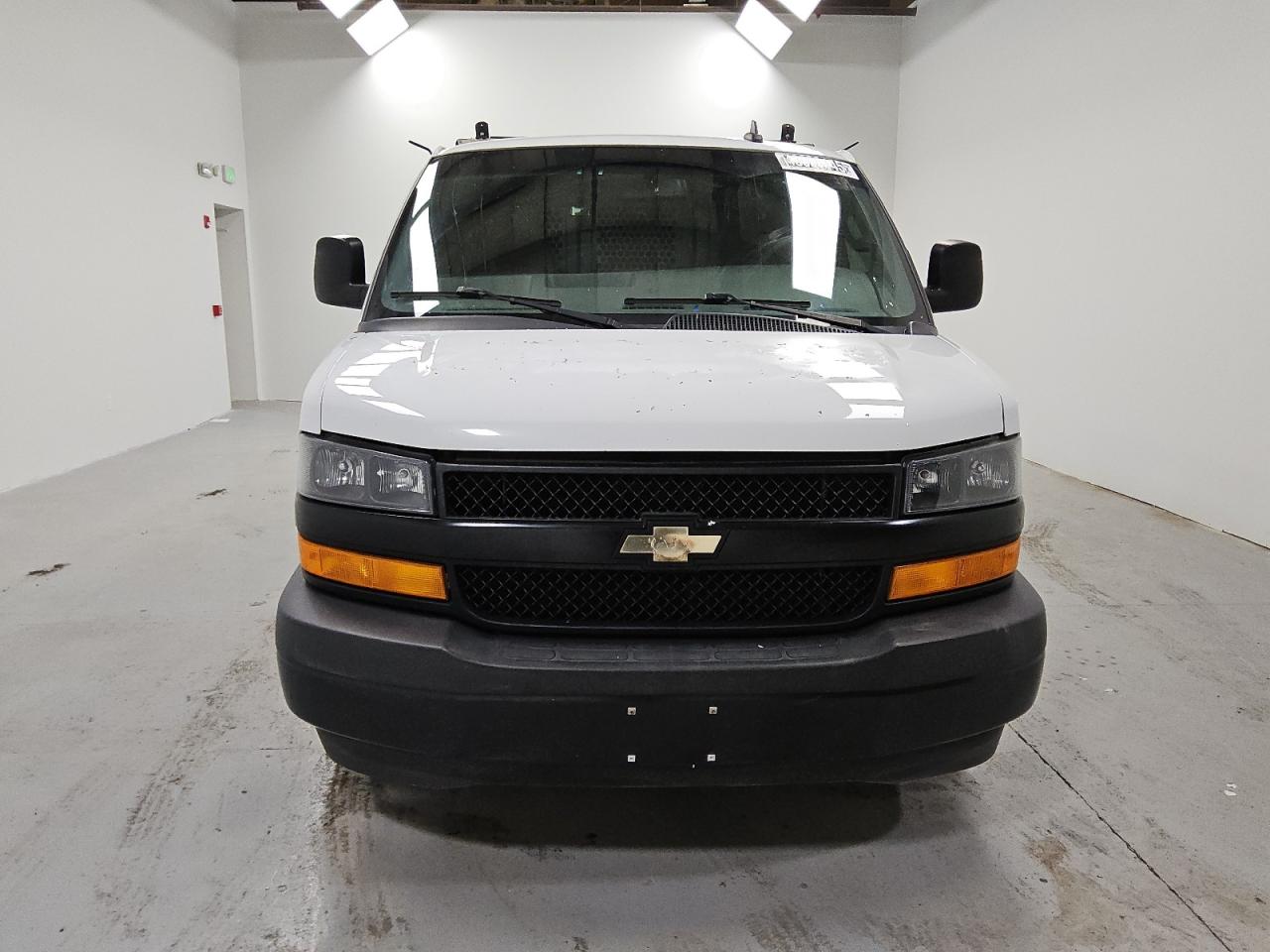 2018 Chevrolet Express - Image 5
