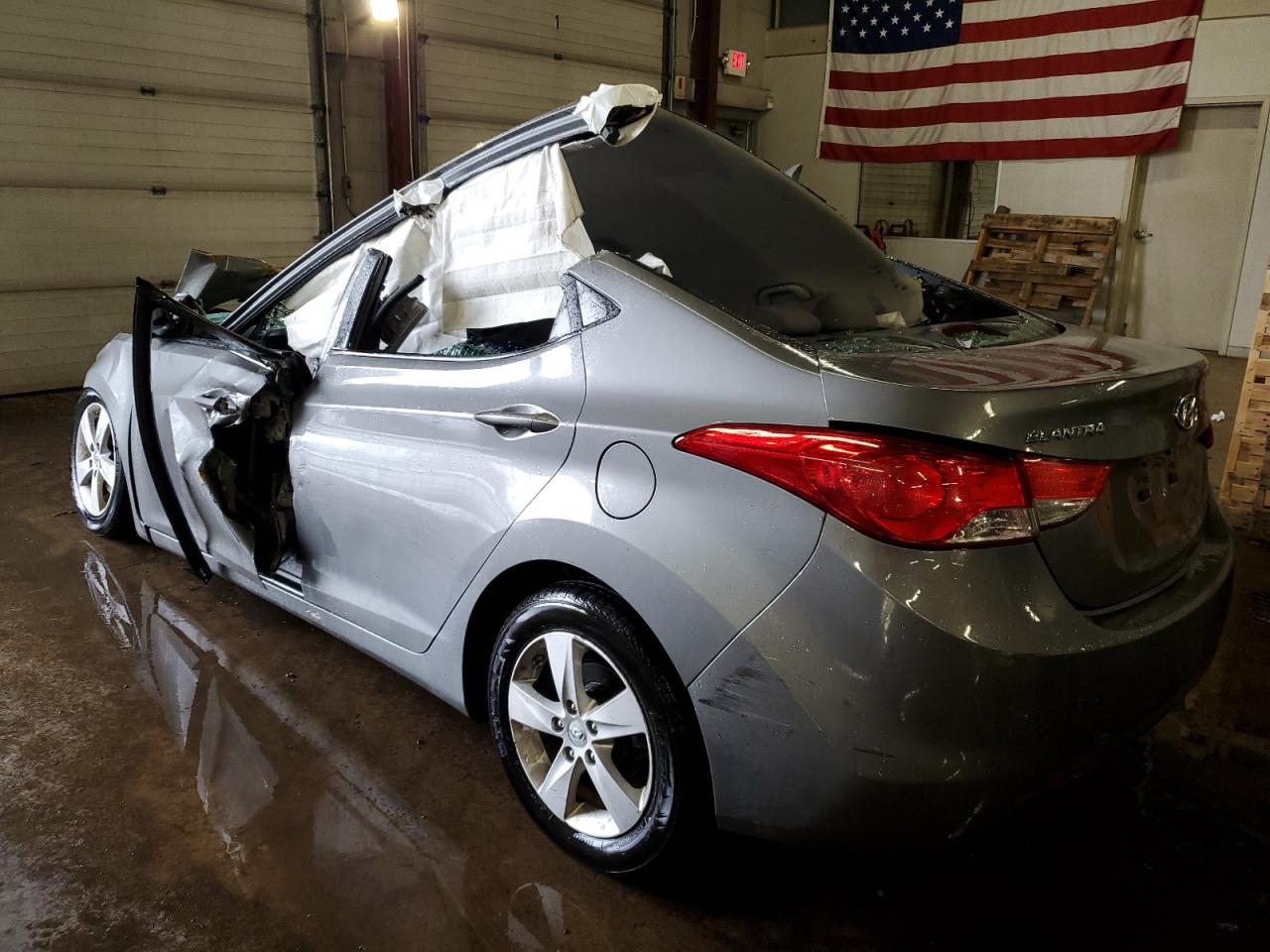 2013 Hyundai Elantra - Image 2