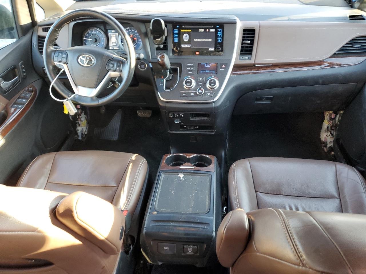 2015 Toyota Sienna - Image 8