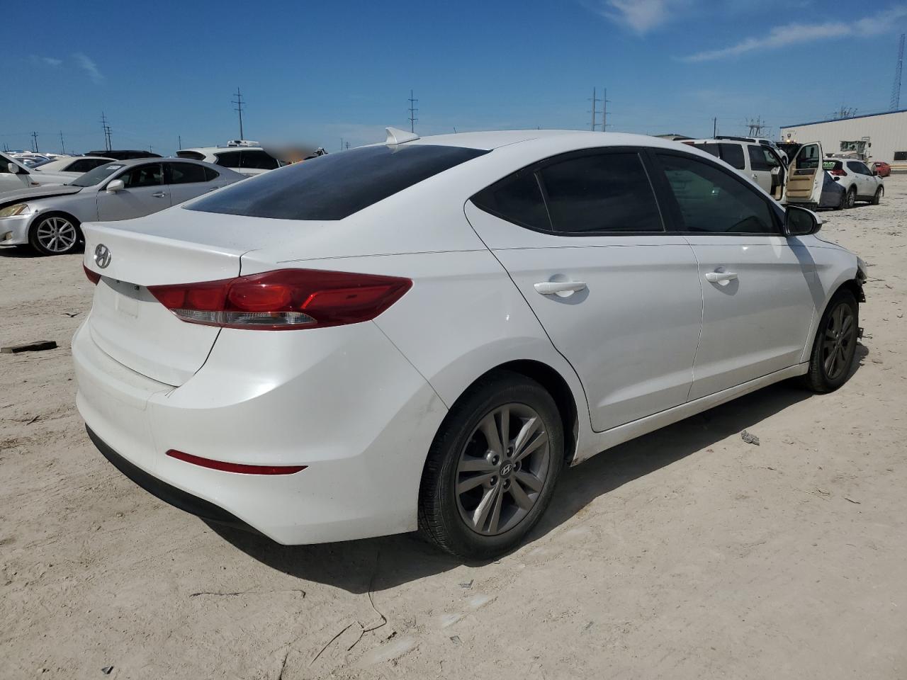 2017 Hyundai Elantra - Image 3