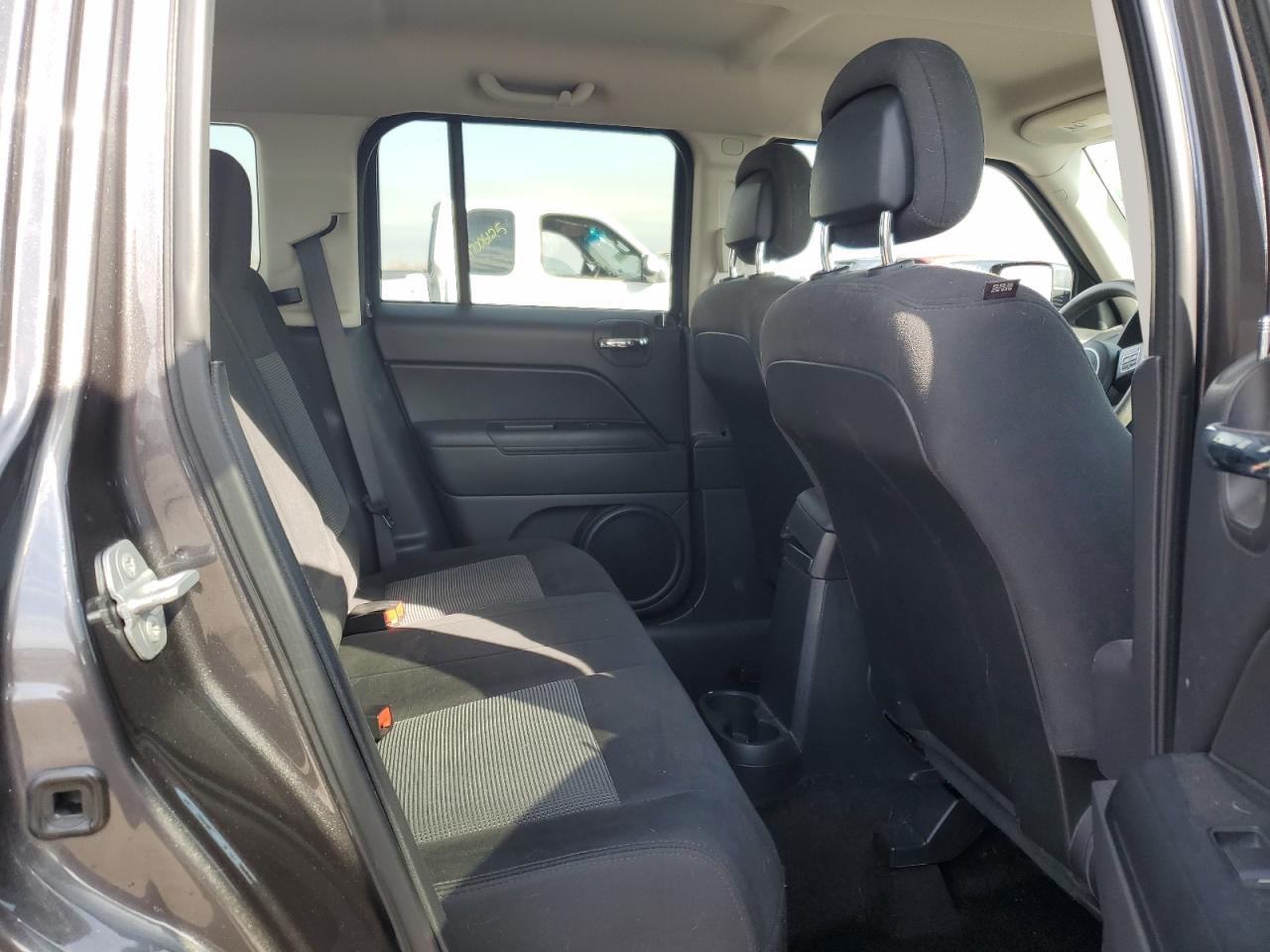 2016 Jeep Liberty (Patriot) - Image 11
