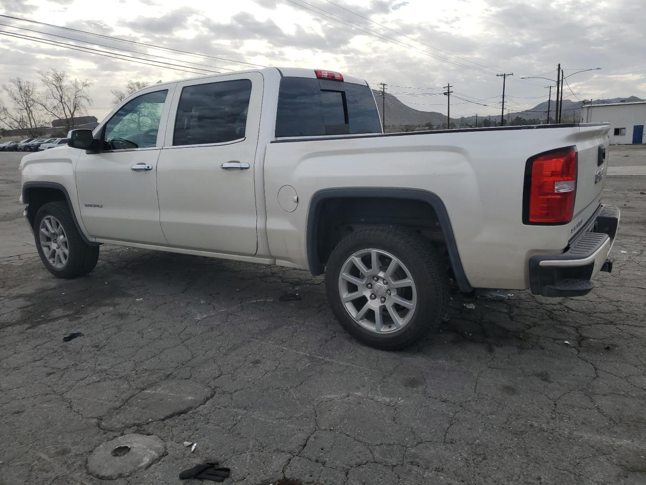 2015 GMC Sierra - Image 2