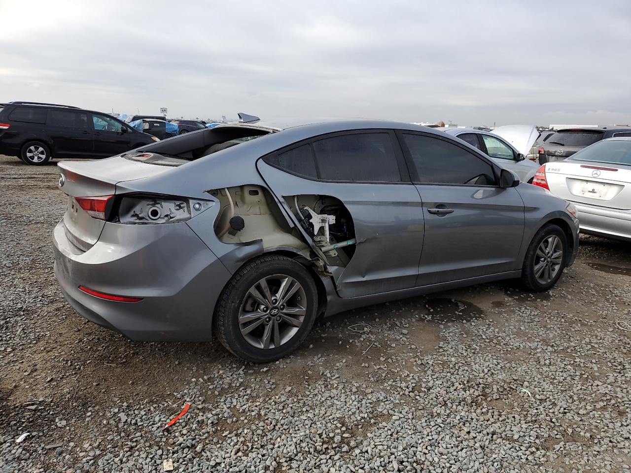 2018 Hyundai Elantra - Image 3