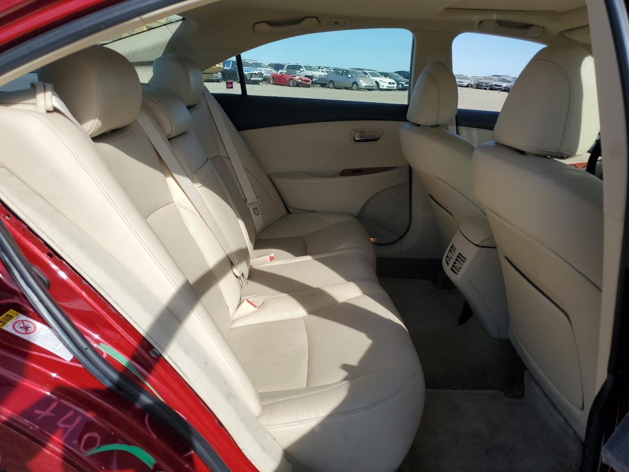2011 Lexus ES - Image 10