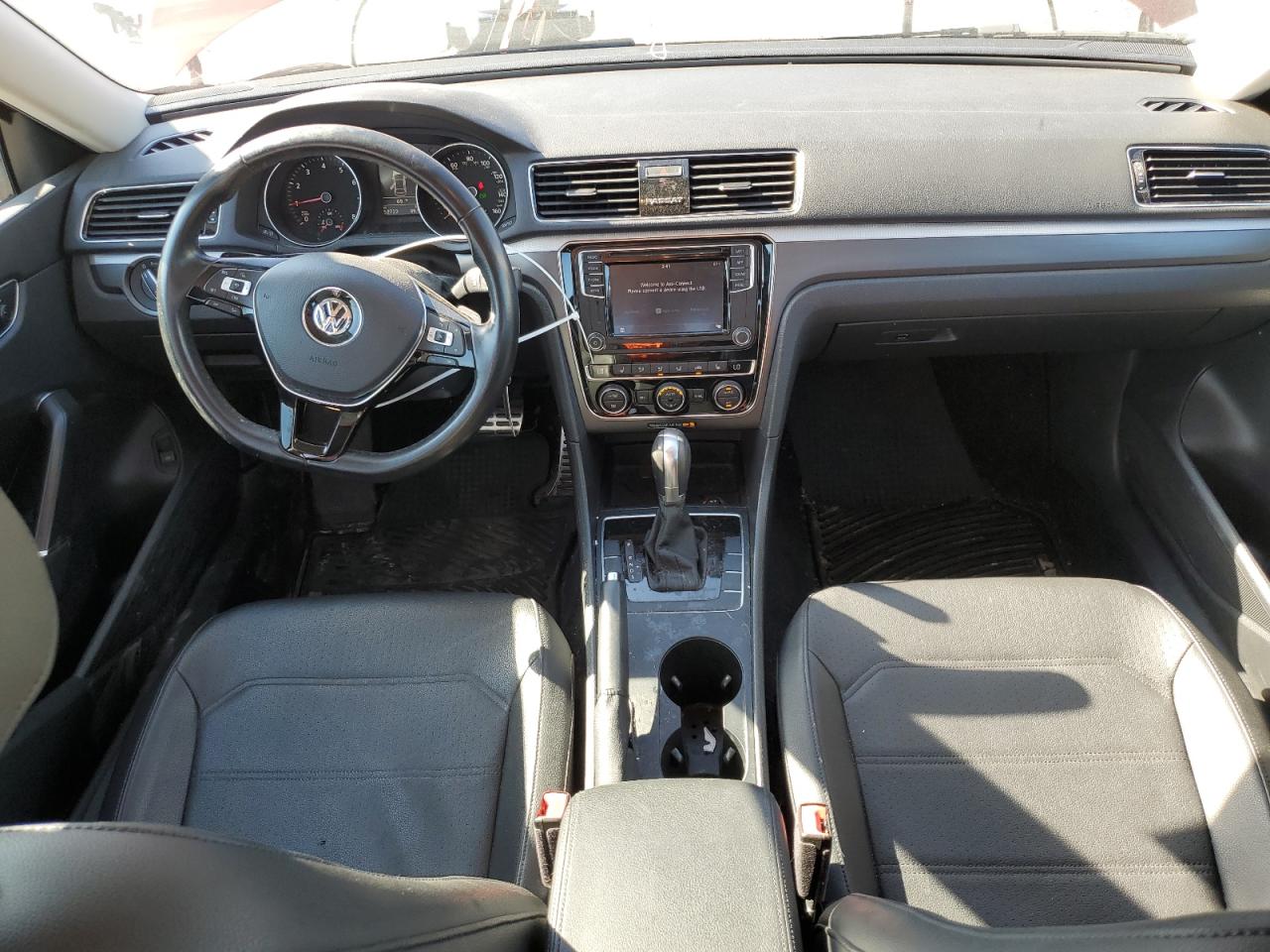 2018 Volkswagen Passat - Image 8
