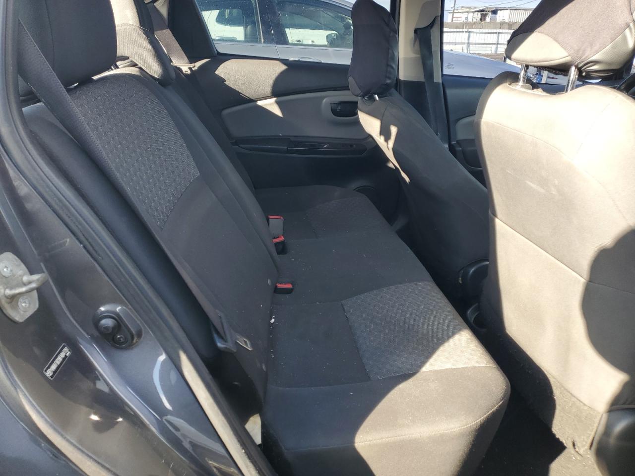 2015 Toyota Yaris - Image 10