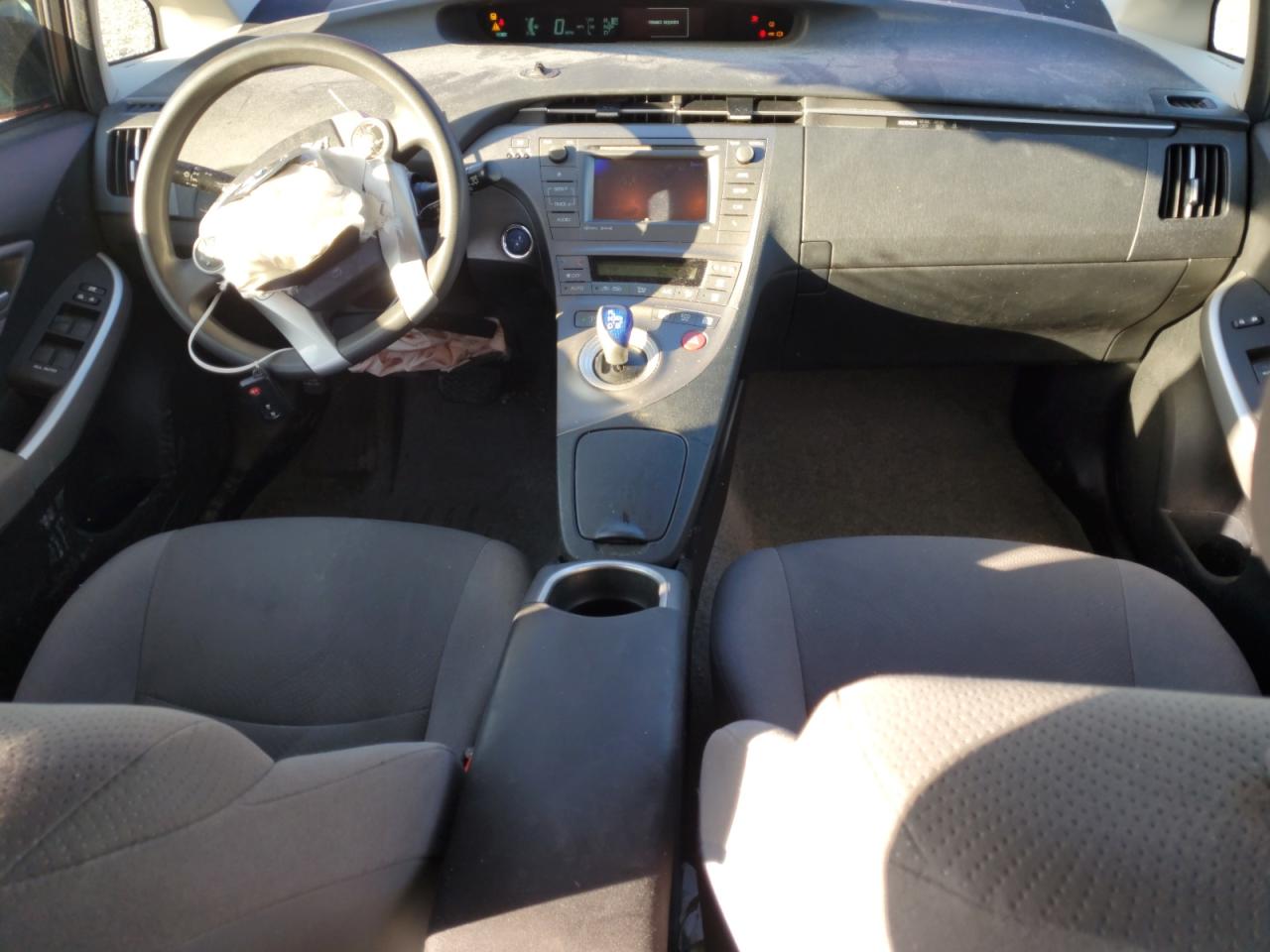 2015 Toyota Prius - Image 8