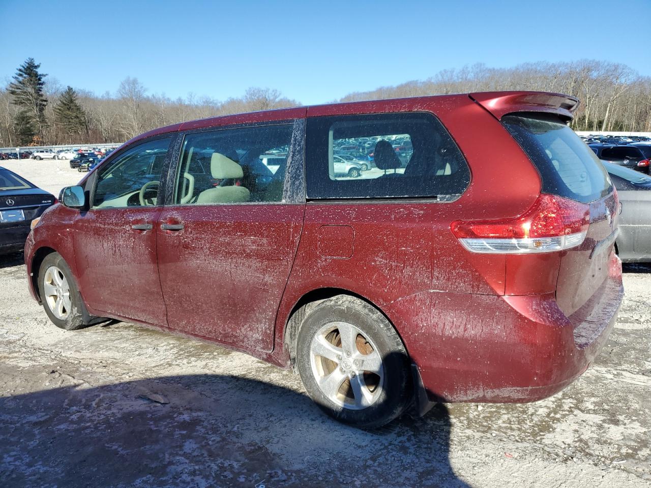 2014 Toyota Sienna - Image 2