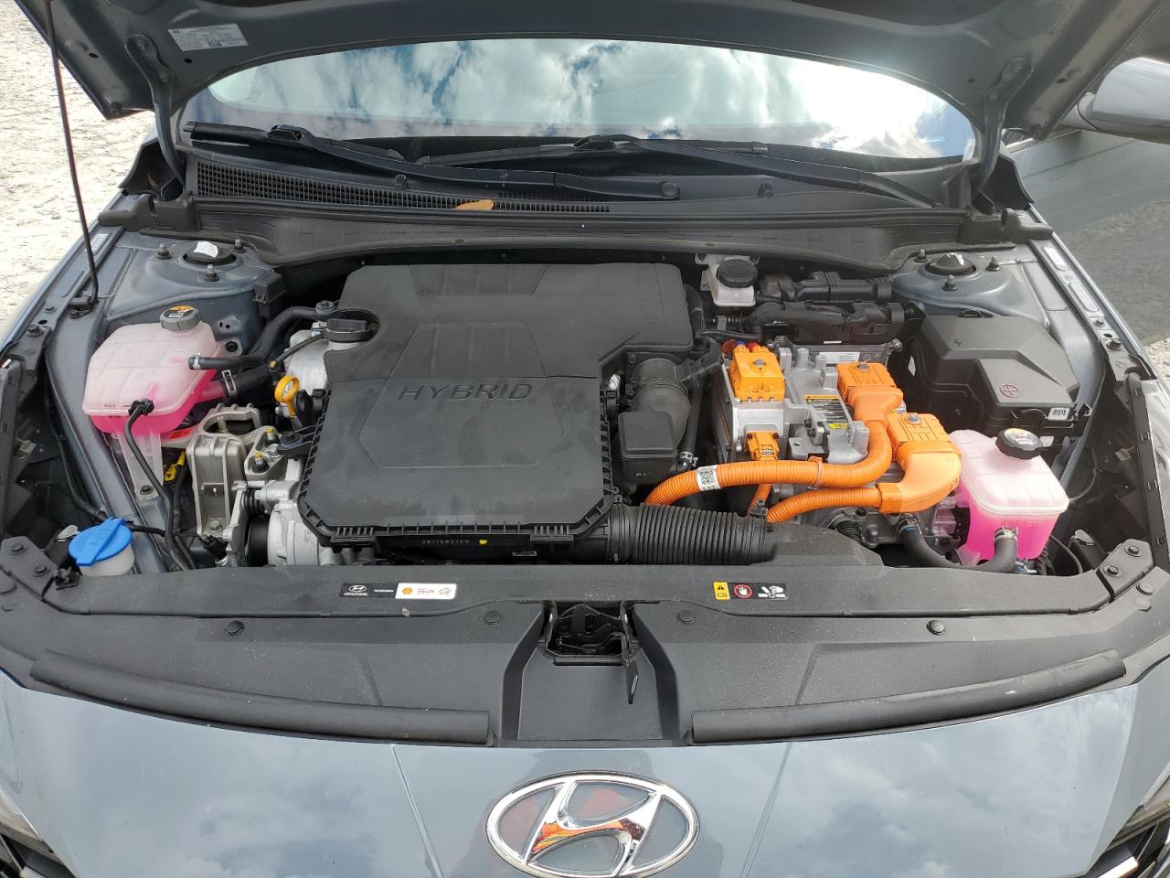 2022 Hyundai Elantra - Image 13