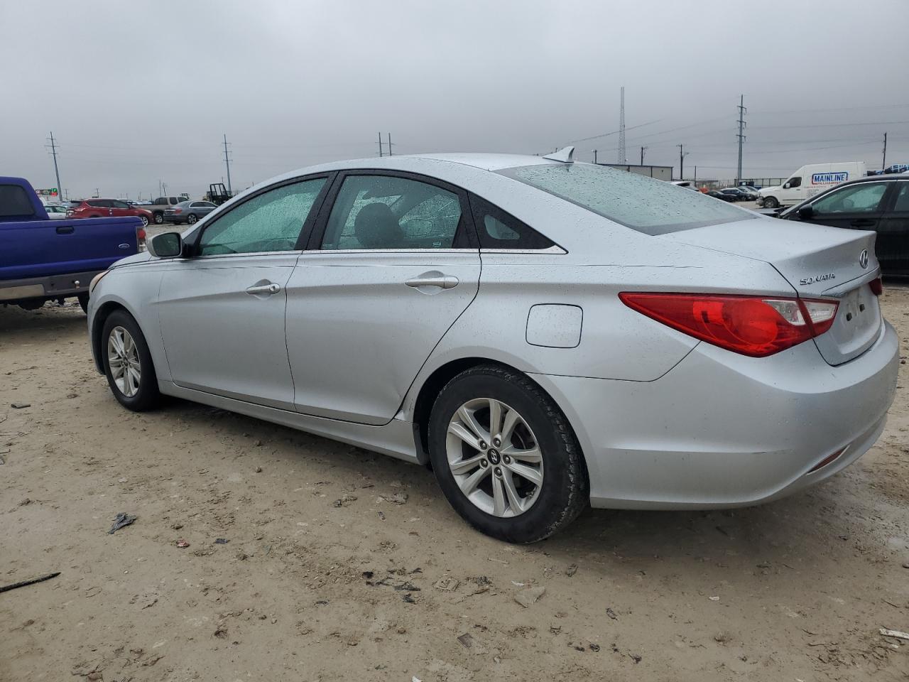 2011 Hyundai Sonata - Image 2