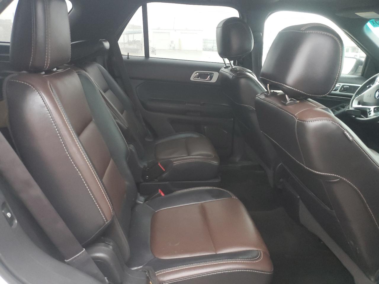 2015 Ford Explorer - Image 11