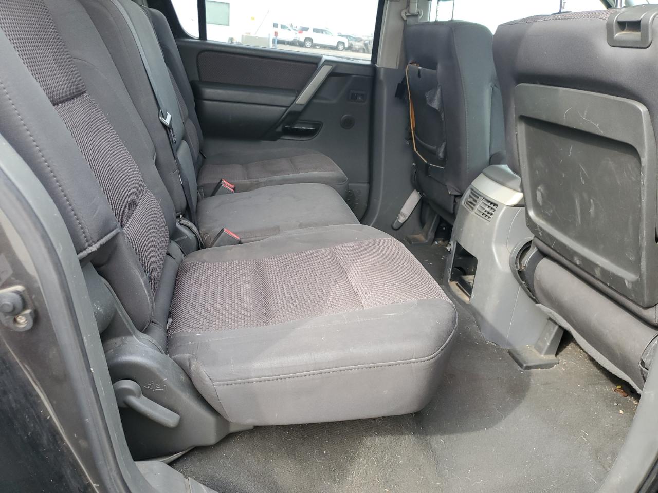 2005 Nissan Armada - Image 11