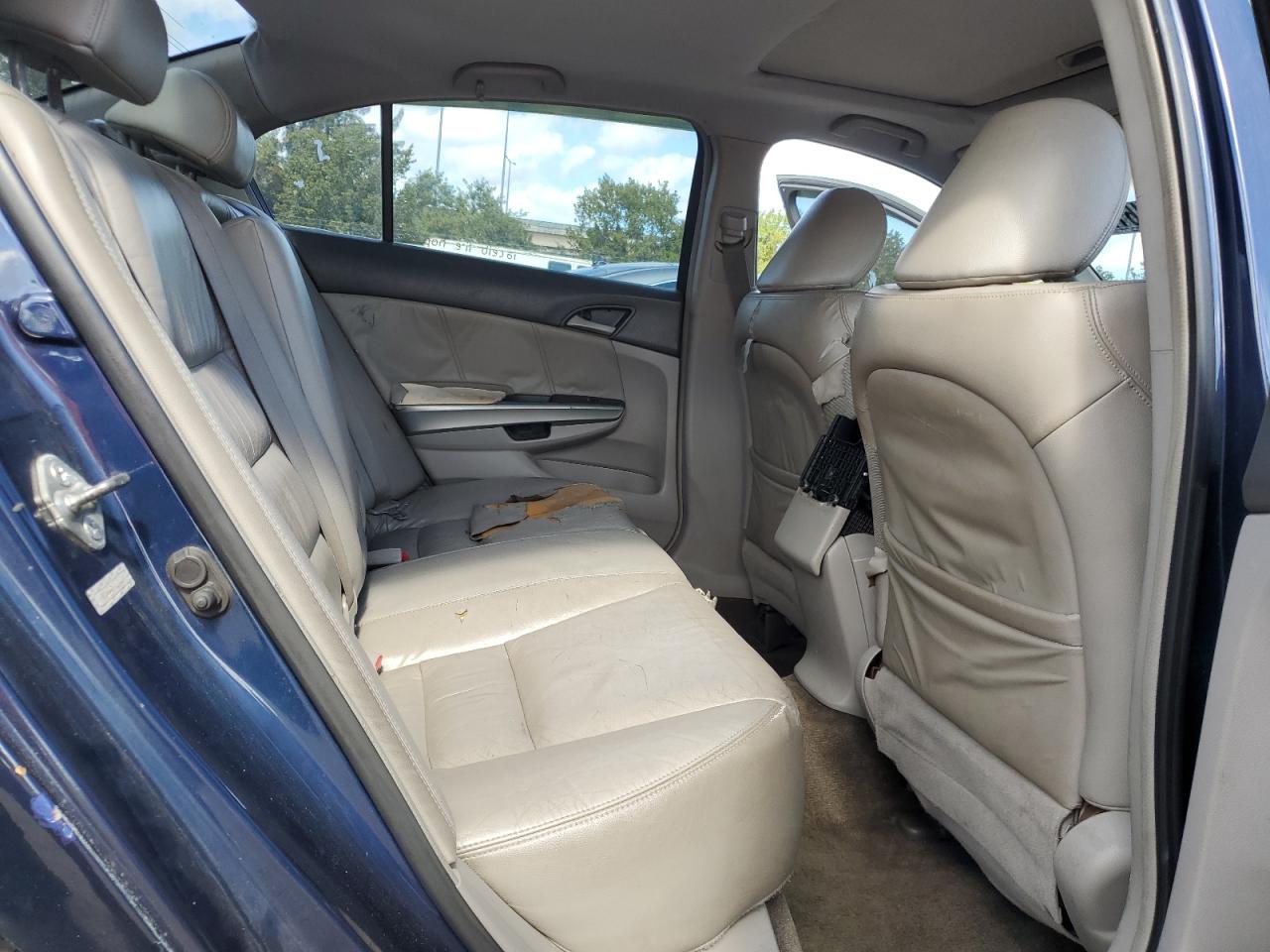 2009 Honda Accord - Image 11