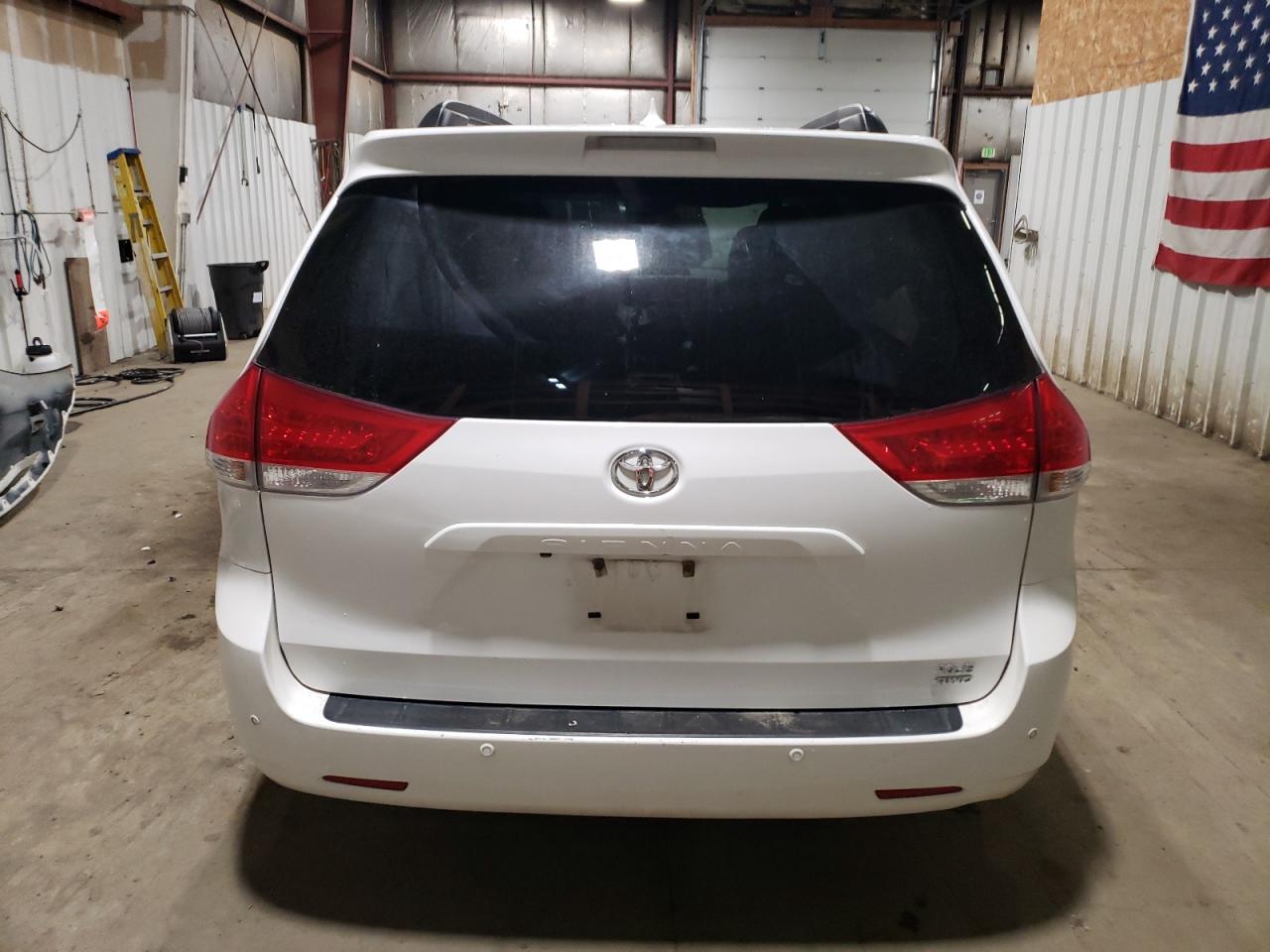 2014 Toyota Sienna - Image 6