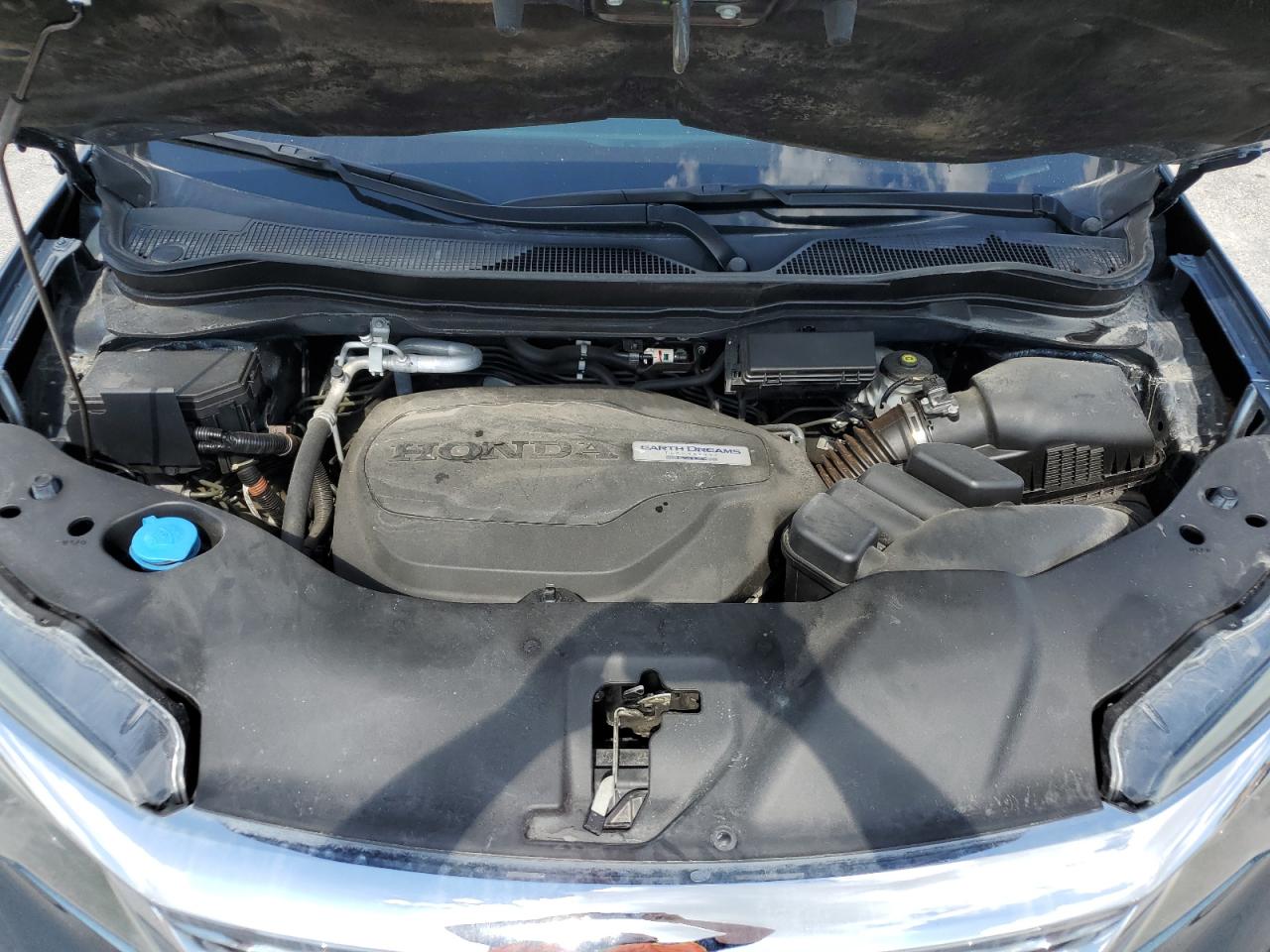 VIN: 5FNYF5H34KB033391 2019 HONDA PILOT
