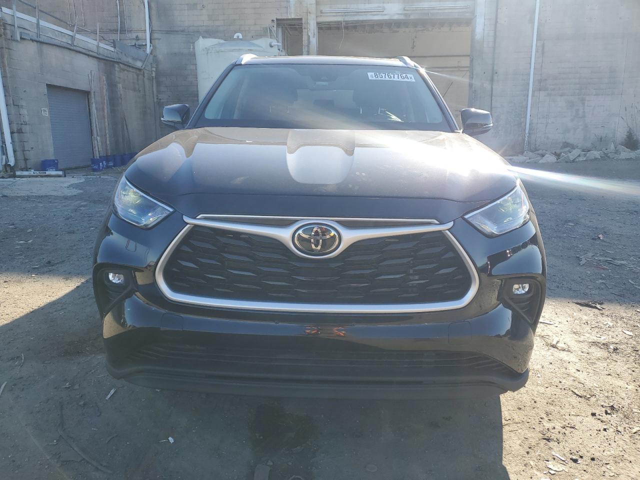 2022 Toyota Highlander - Image 5