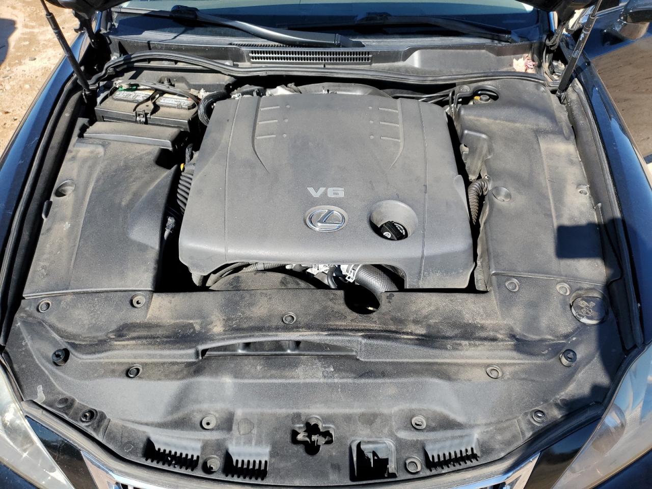 2010 Lexus IS - Image 12