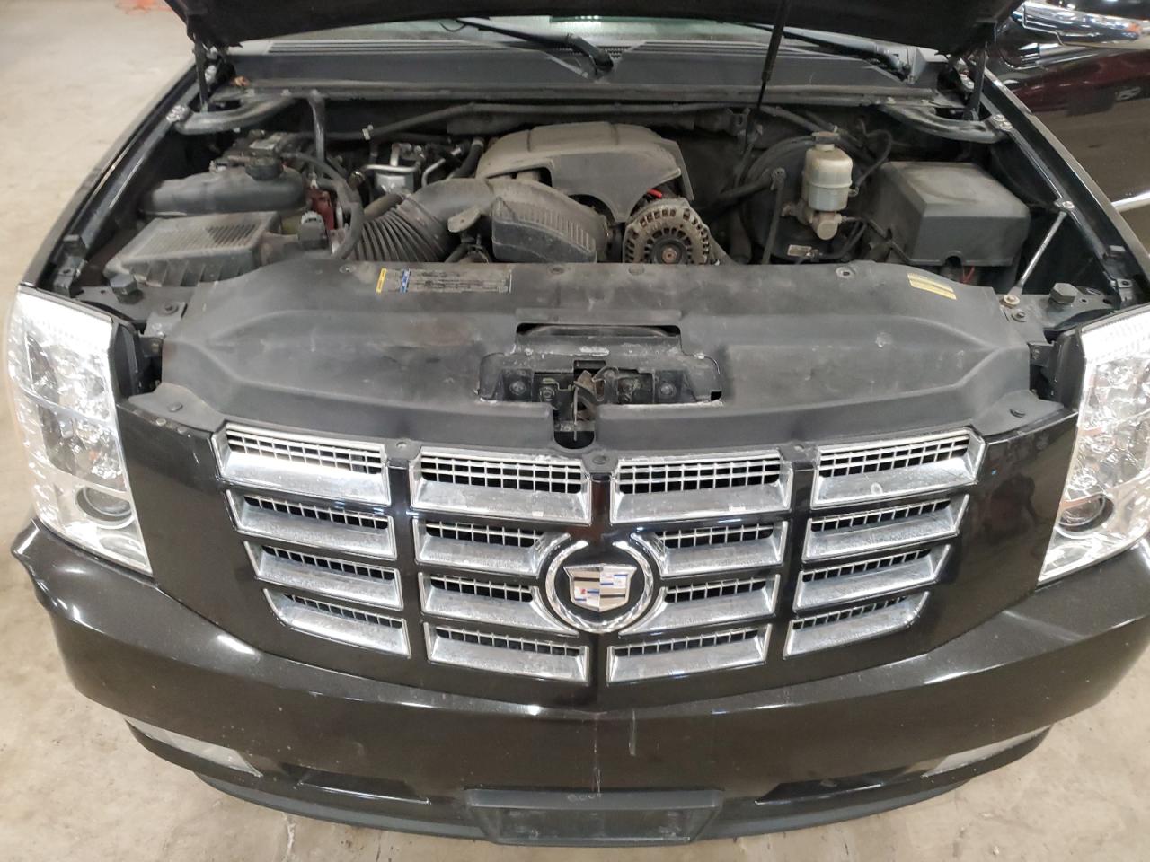 2010 Cadillac Escalade - Image 12