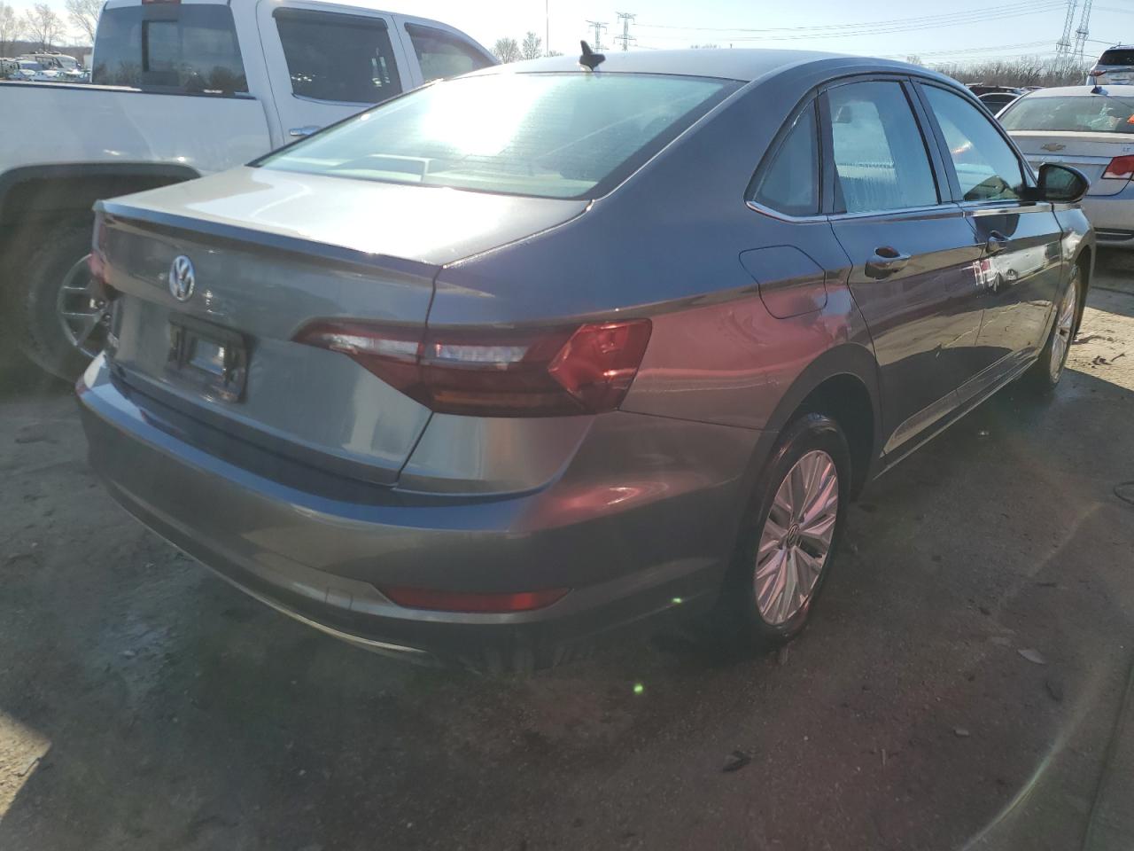 2019 Volkswagen Jetta - Image 3