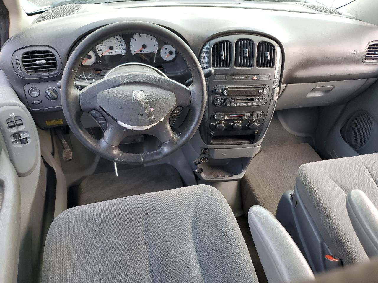 2005 Dodge Caravan - Image 8