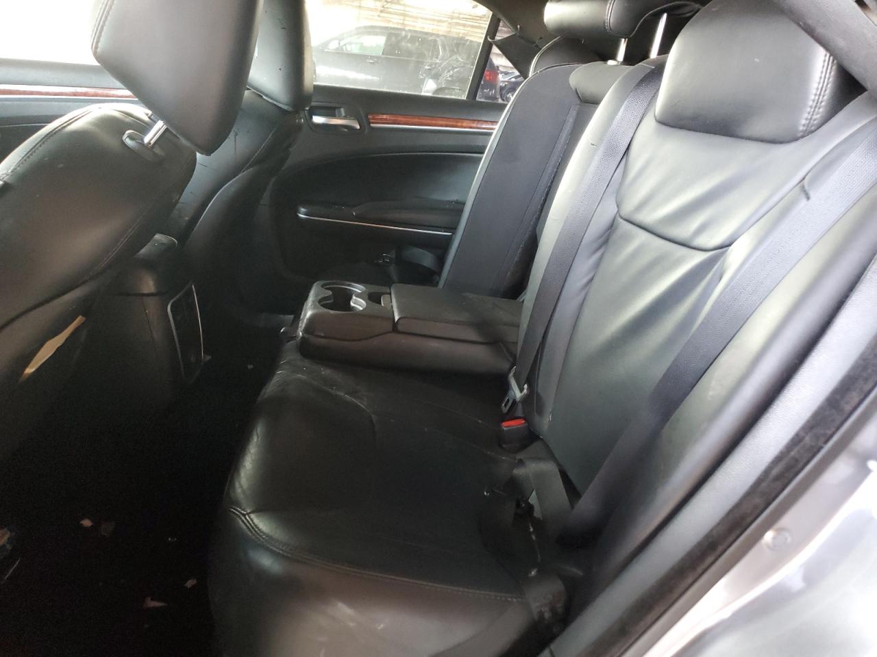 2014 Chrysler 300 - Image 10