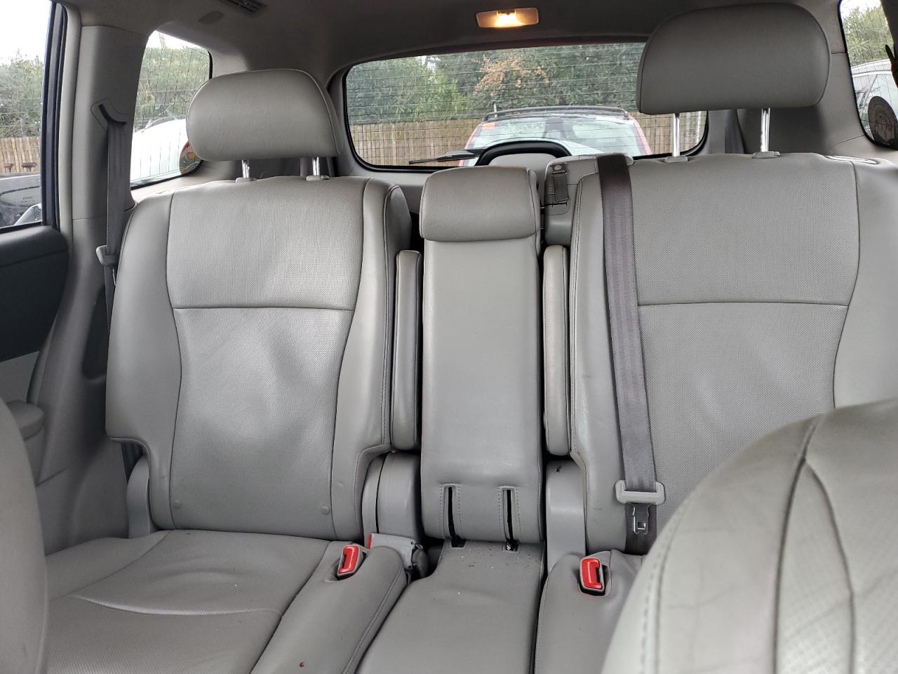 2013 Toyota Highlander - Image 10