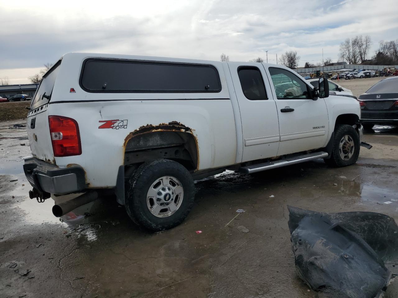 2011 Chevrolet Silverado - Image 3