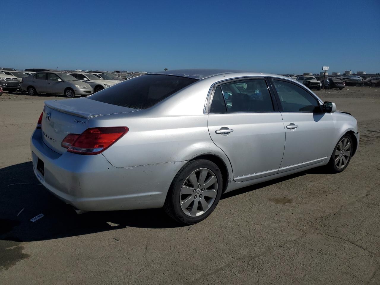 2006 Toyota Avalon - Image 3