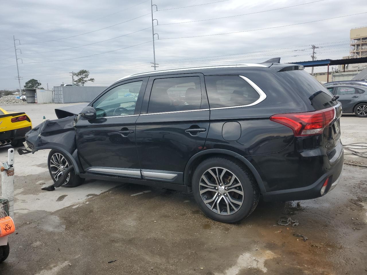 2017 Mitsubishi Outlander - Image 2