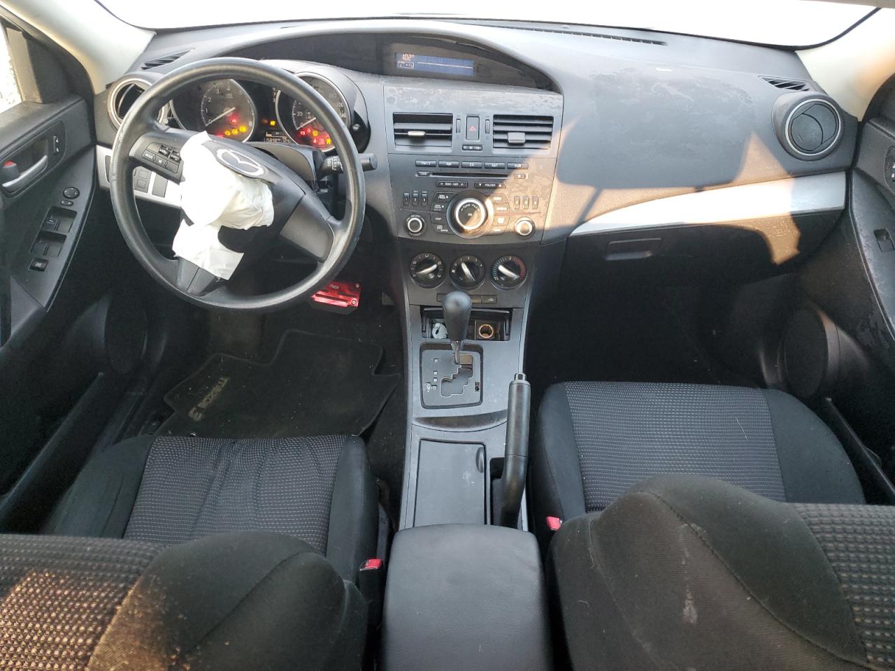 2013 Mazda 3 - Image 8