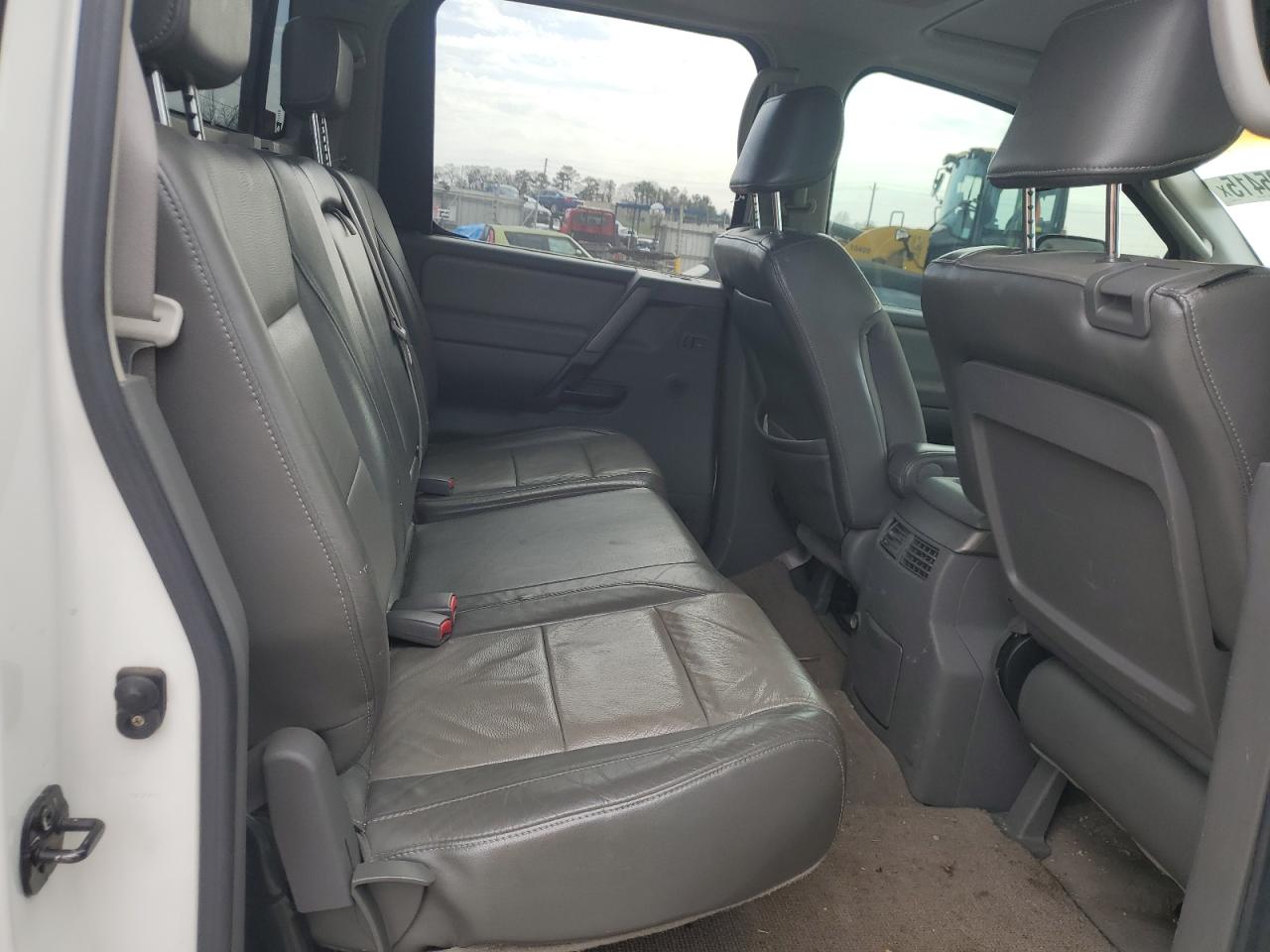 2005 Nissan Titan - Image 10