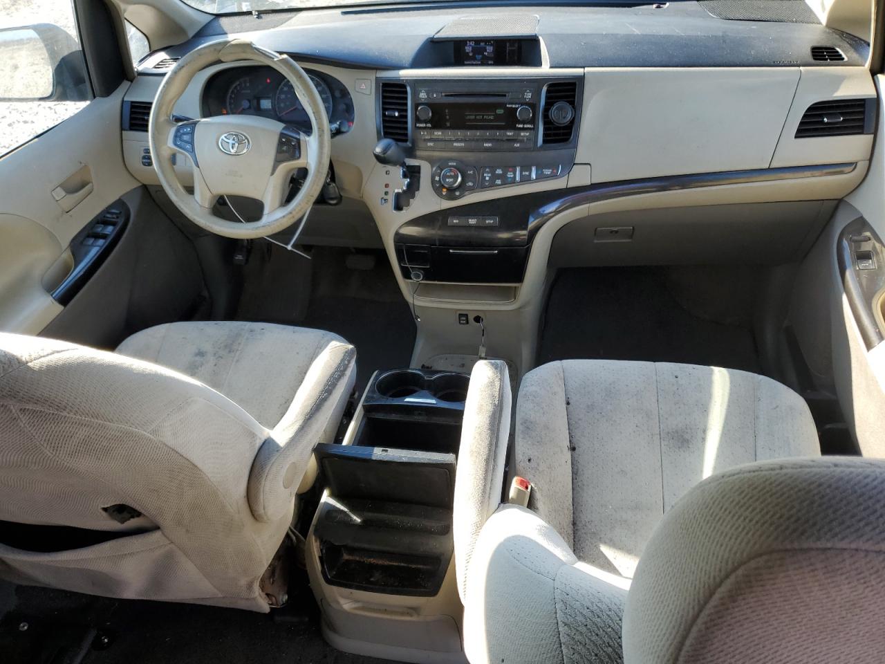 2013 Toyota Sienna - Image 8