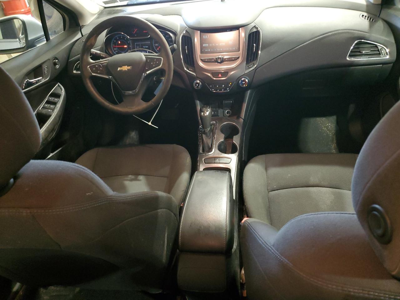 2018 Chevrolet Cruze - Image 8