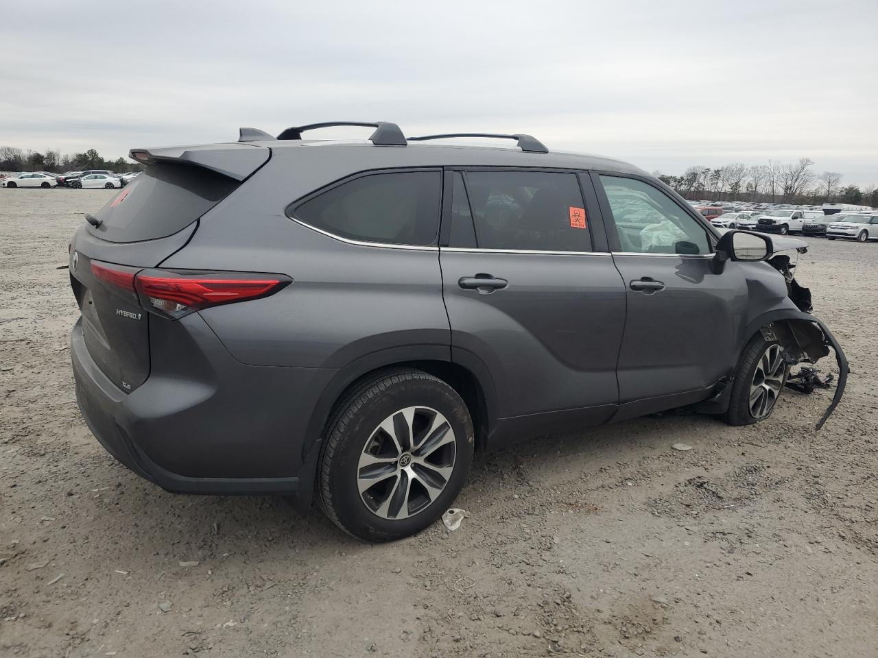 2022 Toyota Highlander - Image 3