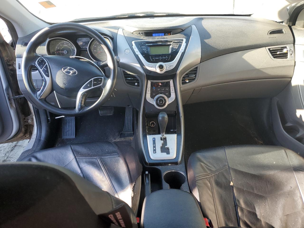 2012 Hyundai Elantra - Image 8