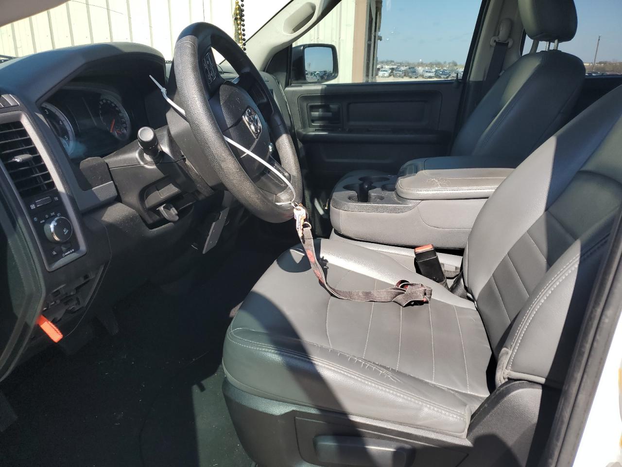 2015 RAM 1500 - Image 7