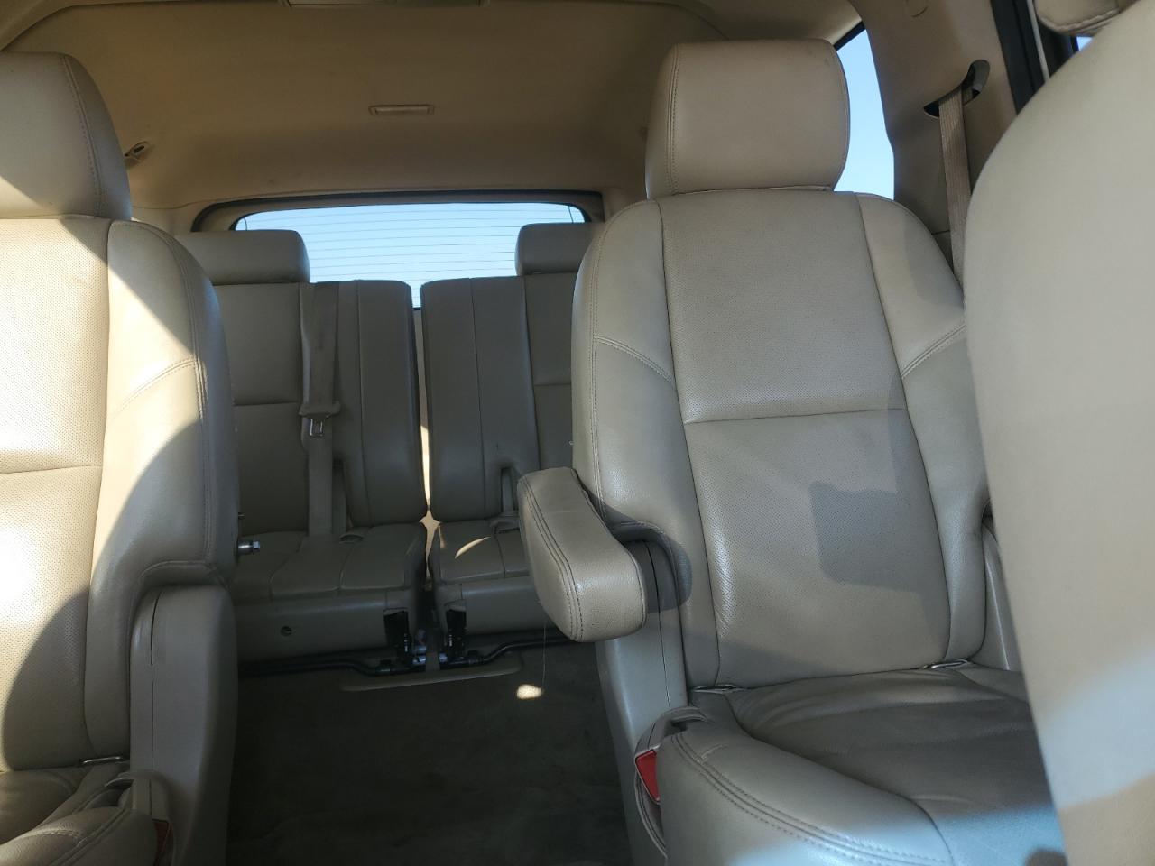 2012 Chevrolet Suburban - Image 10