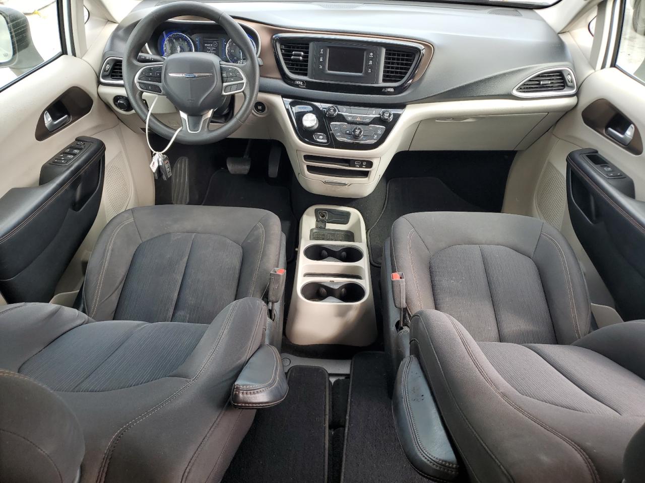 2017 Chrysler Pacifica - Image 8