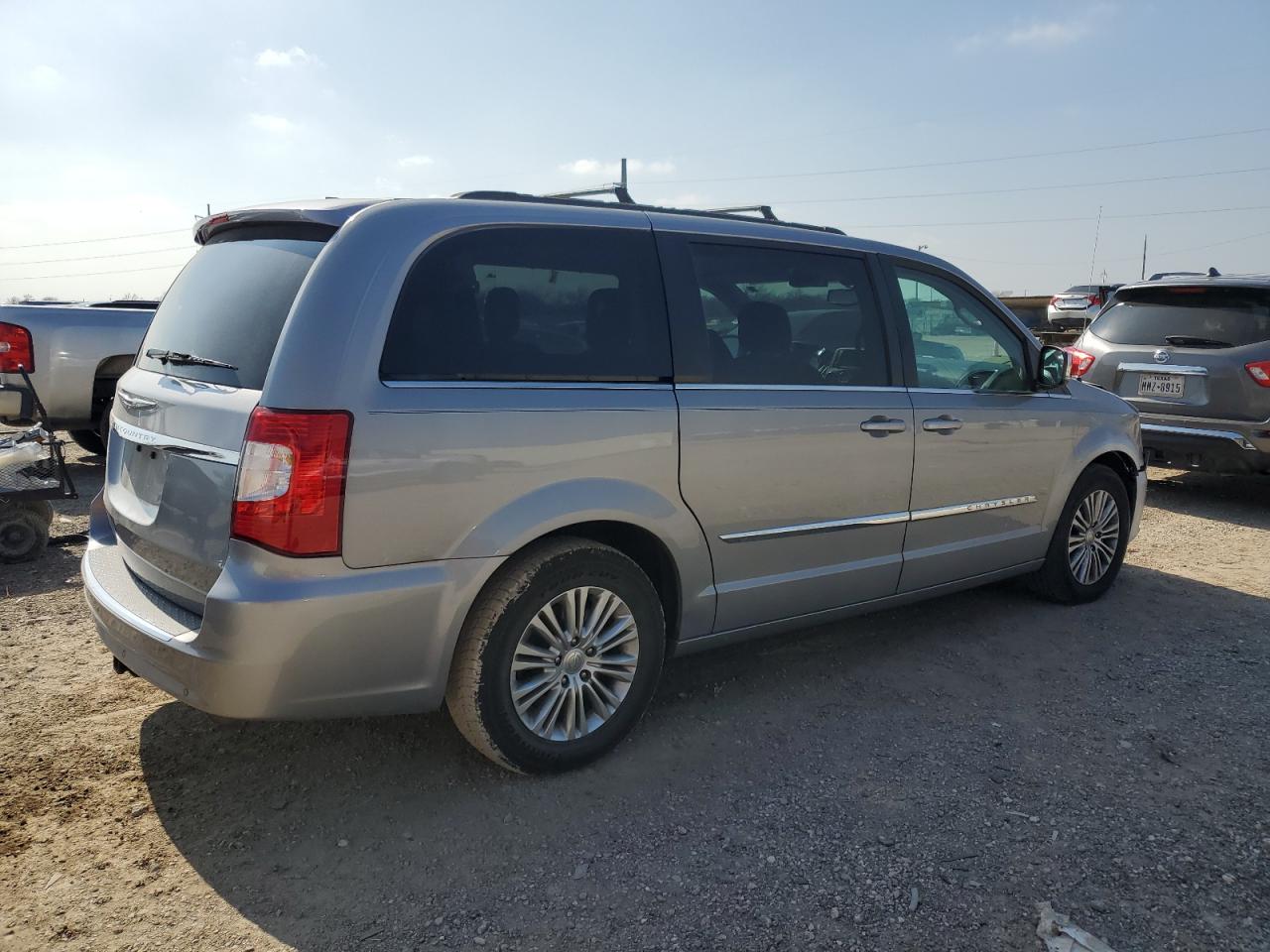 2015 Chrysler Town & Country - Image 3