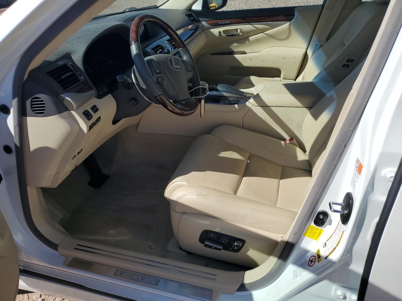 2015 Lexus LS - Image 7