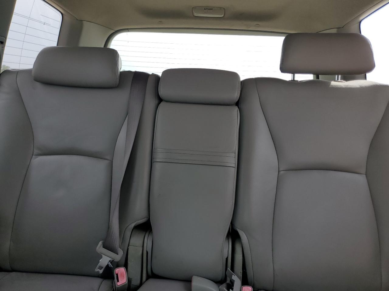 2005 Toyota Highlander - Image 10