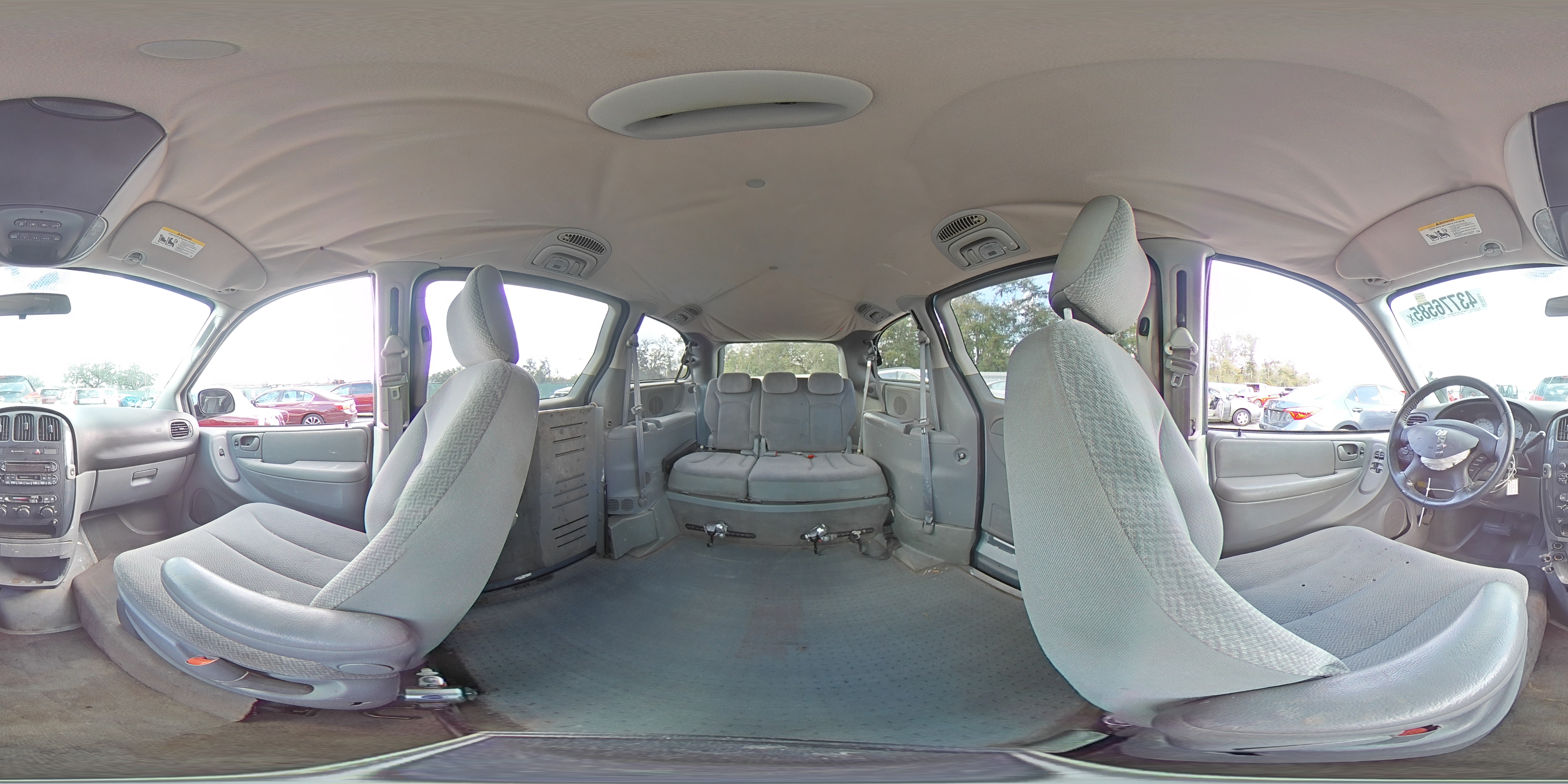 2005 Dodge Caravan - Image 14