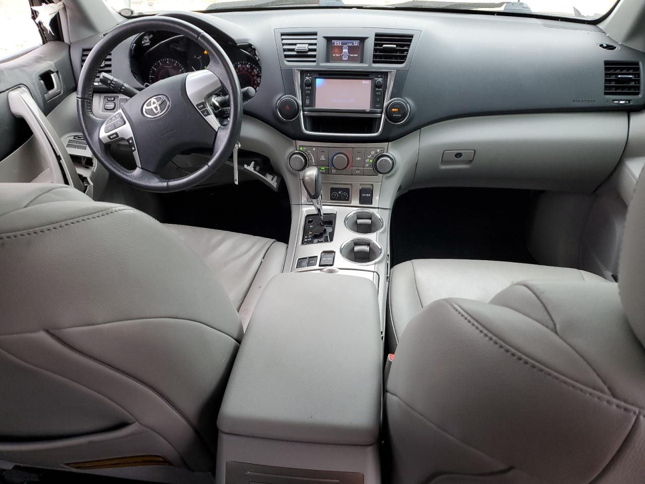 2013 Toyota Highlander - Image 8
