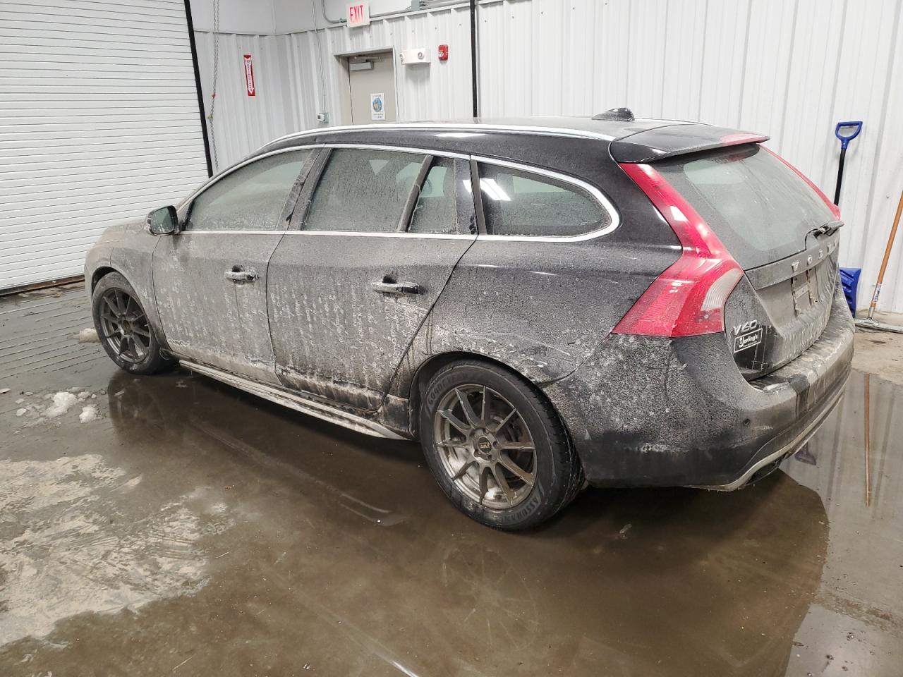 2015 Volvo V60 - Image 2